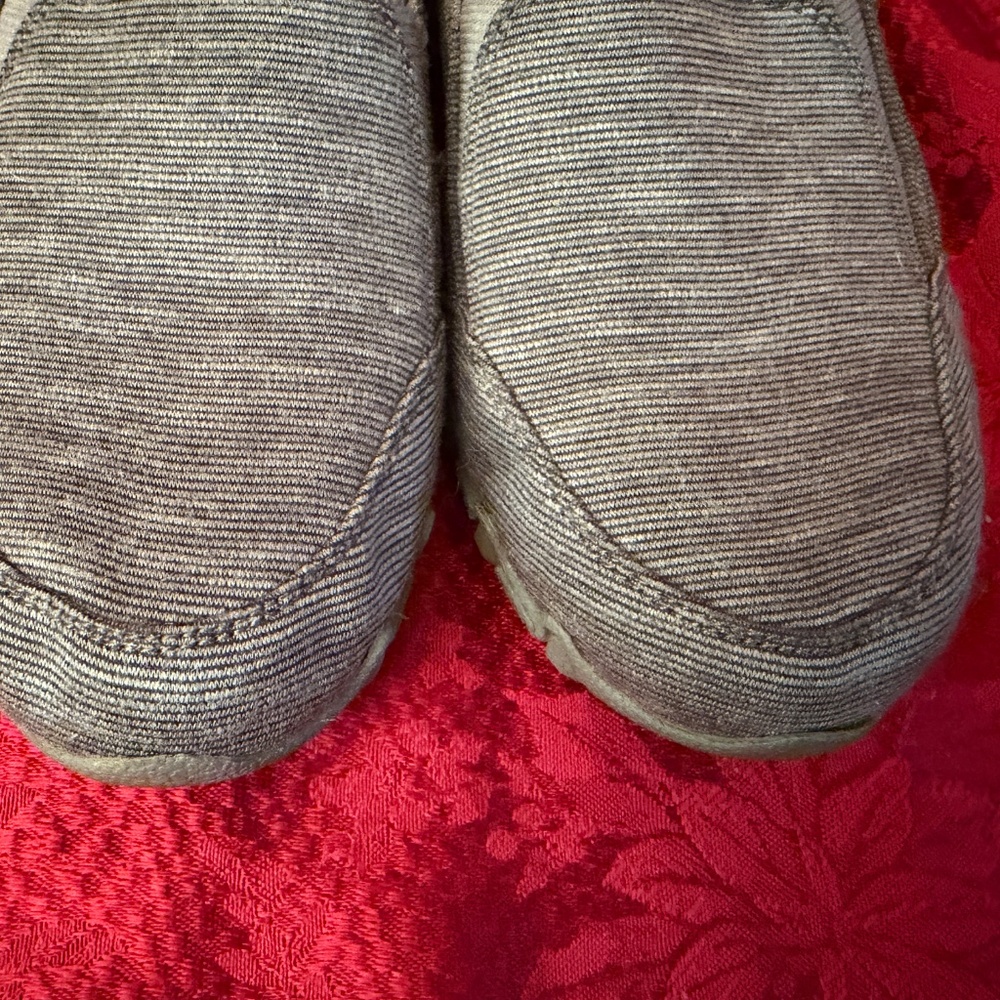 Skechers Gray Canvas Slip on Shoes in a size 8.5 - Picture 9 of 10